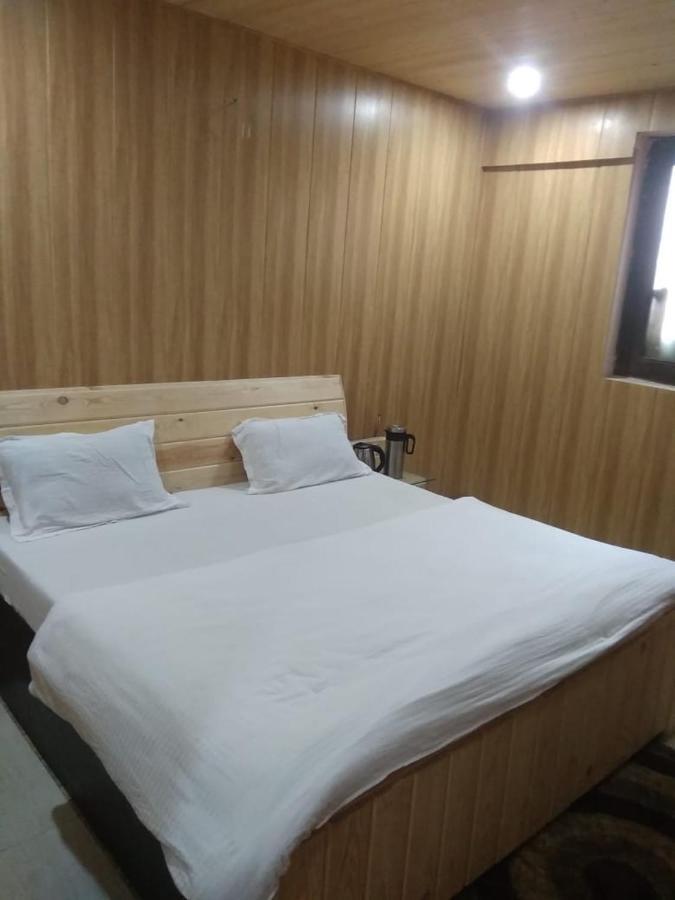 Hotel Charanpaduka Бадринатх Экстерьер фото